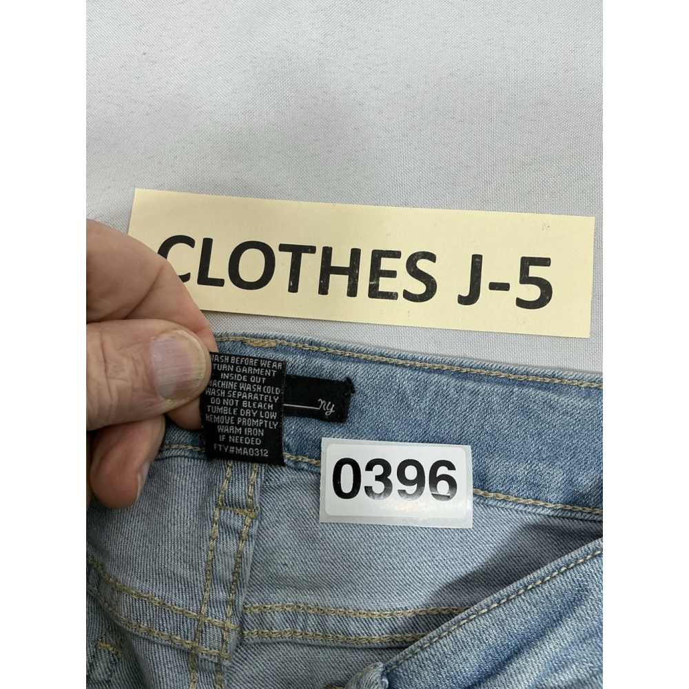 Woman’s Junior Cred NY Skinny Ankle Light Blue Jeans Size 1 Distressed Appliqué - Picture 4 of 6